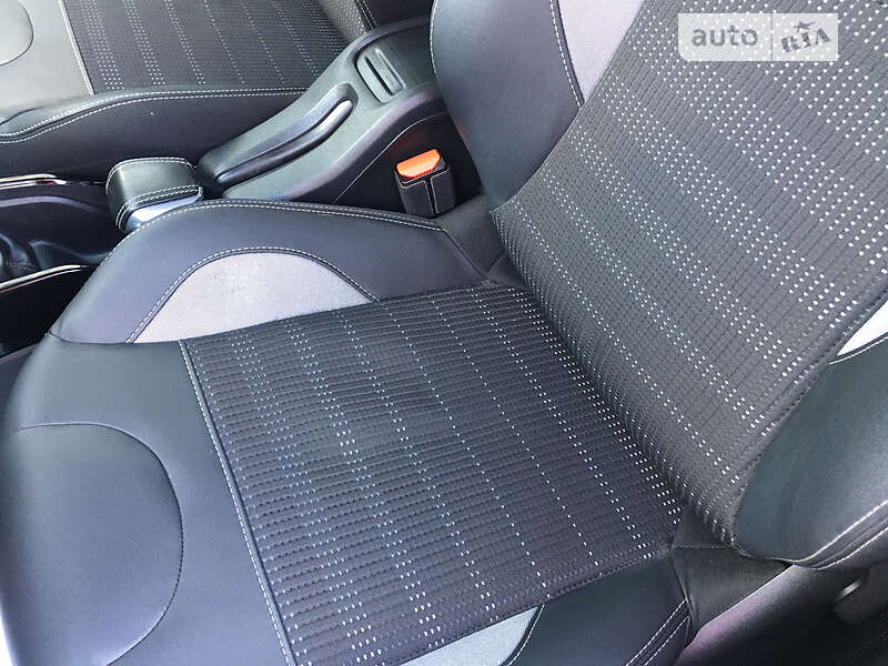 Позашляховик / Кросовер Peugeot 2008 2017 в Дубні