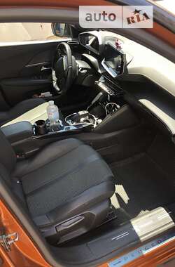 Внедорожник / Кроссовер Peugeot 2008 2020 в 