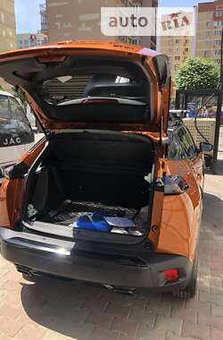 Внедорожник / Кроссовер Peugeot 2008 2020 в 
