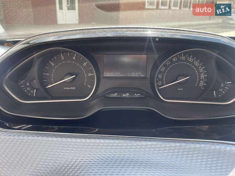 Позашляховик / Кросовер Peugeot 2008 2017 в Запоріжжі