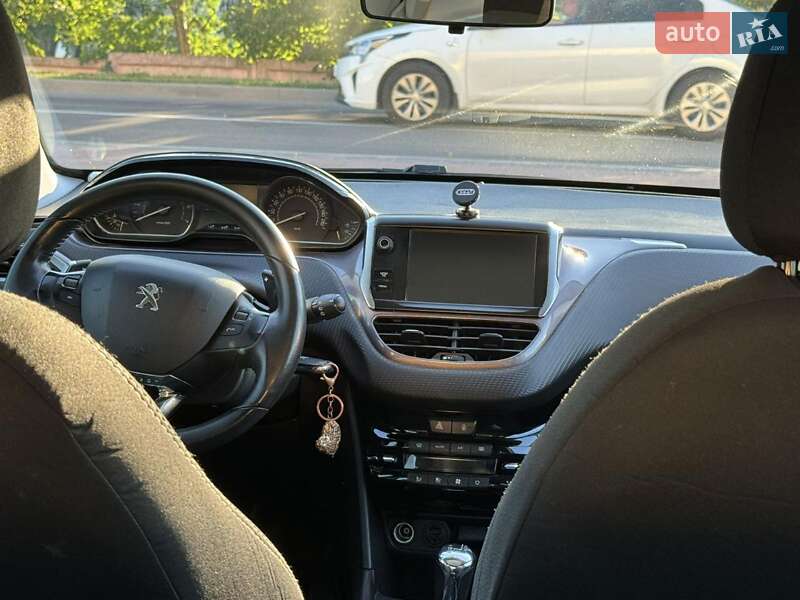 Внедорожник / Кроссовер Peugeot 2008 2014 в Ровно
