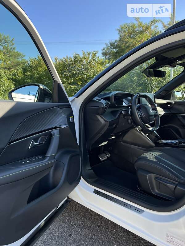 Внедорожник / Кроссовер Peugeot 2008 2022 в Львове