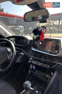 Внедорожник / Кроссовер Peugeot 2008 2020 в 