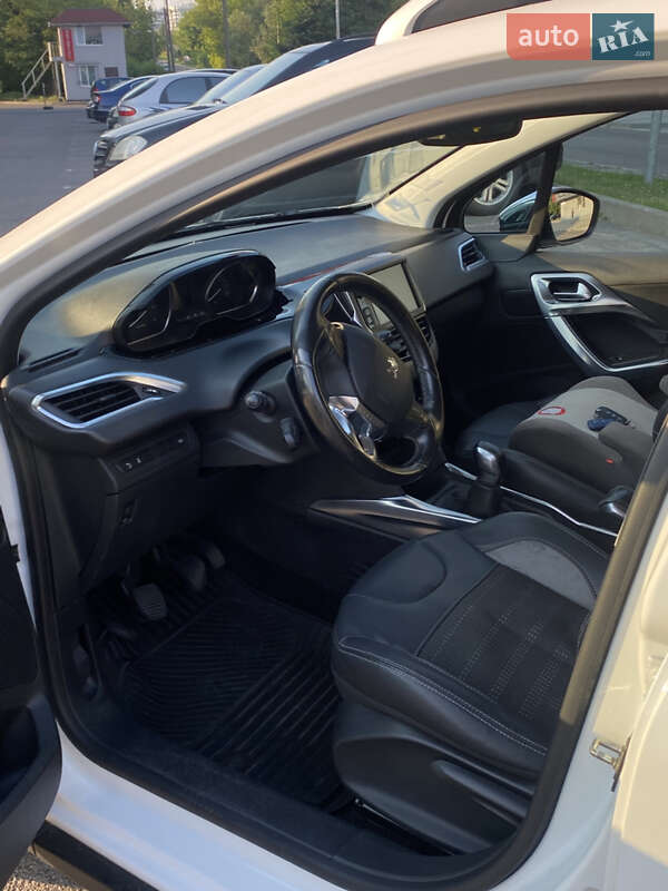 Позашляховик / Кросовер Peugeot 2008 2014 в Луцьку фото 4 Позашляховик / Кросовер Peugeot 2008 2014 в Луцьку