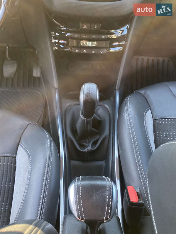Позашляховик / Кросовер Peugeot 2008 2014 в Луцьку фото 14 Позашляховик / Кросовер Peugeot 2008 2014 в Луцьку