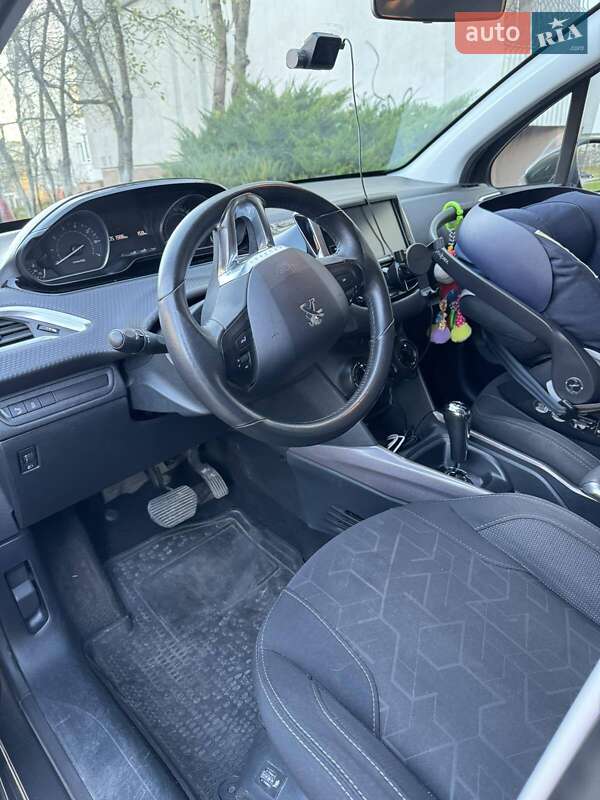 Внедорожник / Кроссовер Peugeot 2008 2016 в Львове