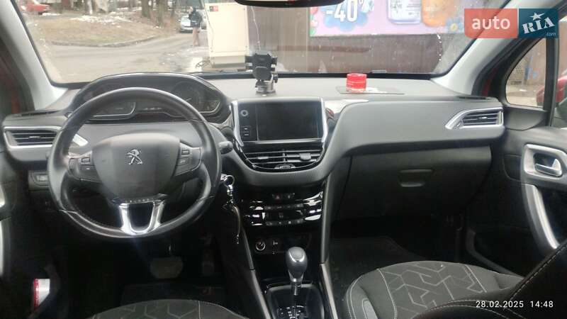 Внедорожник / Кроссовер Peugeot 2008 2017 в Киеве