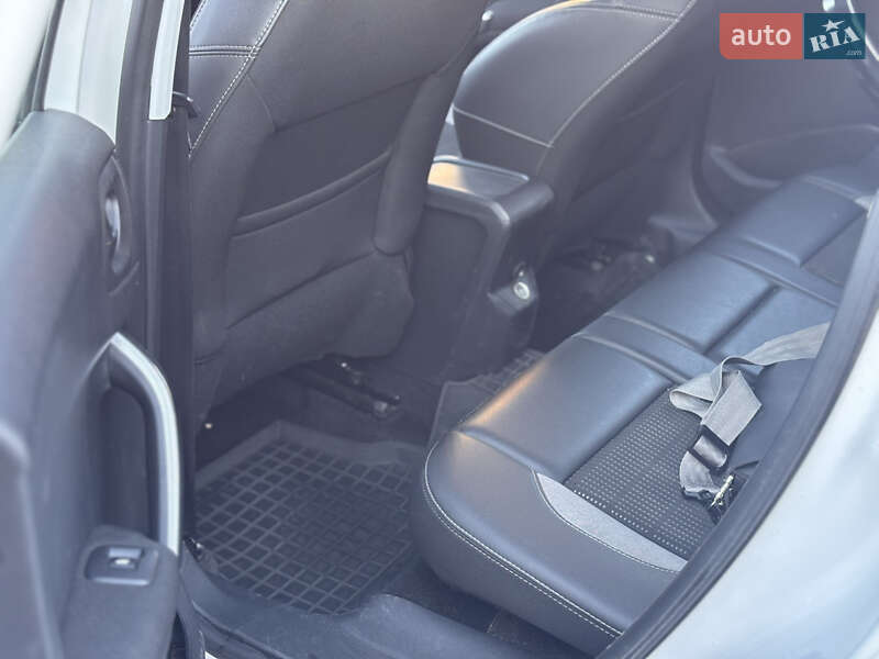 Позашляховик / Кросовер Peugeot 2008 2015 в Житомирі