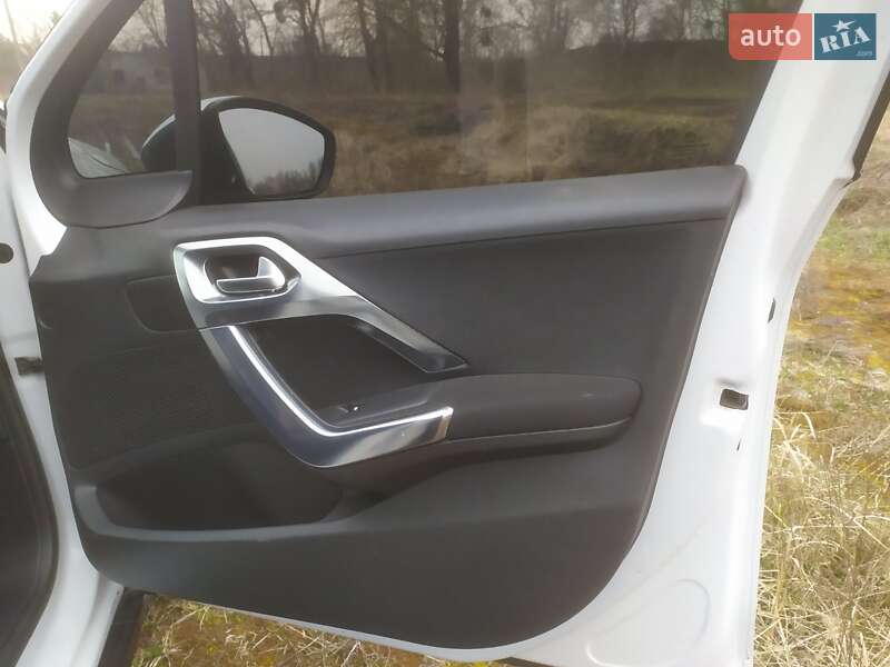 Позашляховик / Кросовер Peugeot 2008 2014 в Бродах