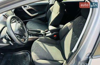 Позашляховик / Кросовер Peugeot 2008 2013 в 