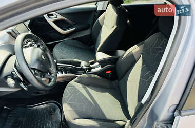 Позашляховик / Кросовер Peugeot 2008 2013 в 