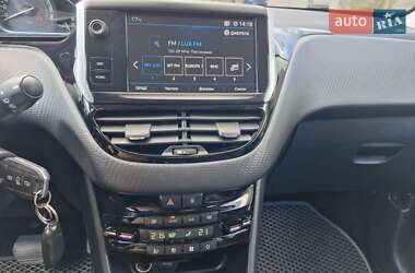 Позашляховик / Кросовер Peugeot 2008 2018 в 