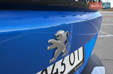 Внедорожник / Кроссовер Peugeot 2008 2021 в 