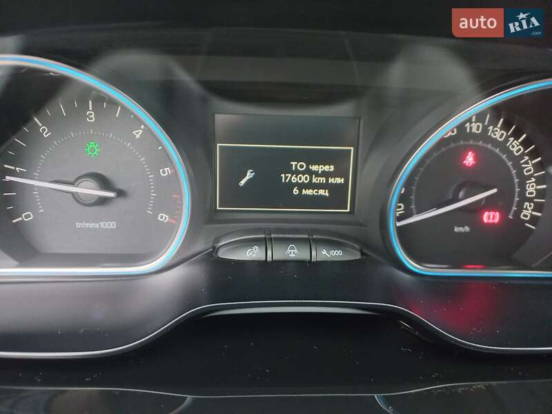 Внедорожник / Кроссовер Peugeot 2008 2016 в Львове