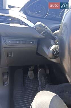 Внедорожник / Кроссовер Peugeot 2008 2013 в 