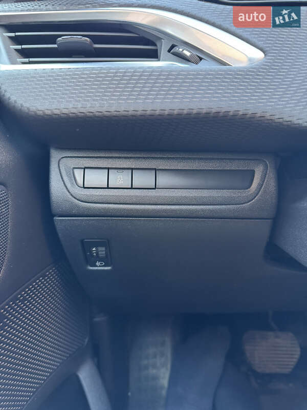 Позашляховик / Кросовер Peugeot 2008 2013 в Косові