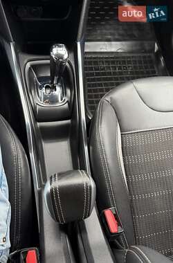 Внедорожник / Кроссовер Peugeot 2008 2013 в 