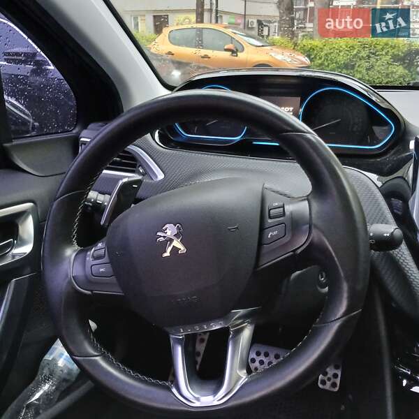 Внедорожник / Кроссовер Peugeot 2008 2015 в Ирпене