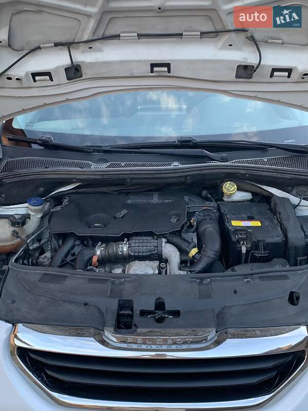 Позашляховик / Кросовер Peugeot 2008 2014 в Городку