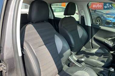 Внедорожник / Кроссовер Peugeot 2008 2015 в 