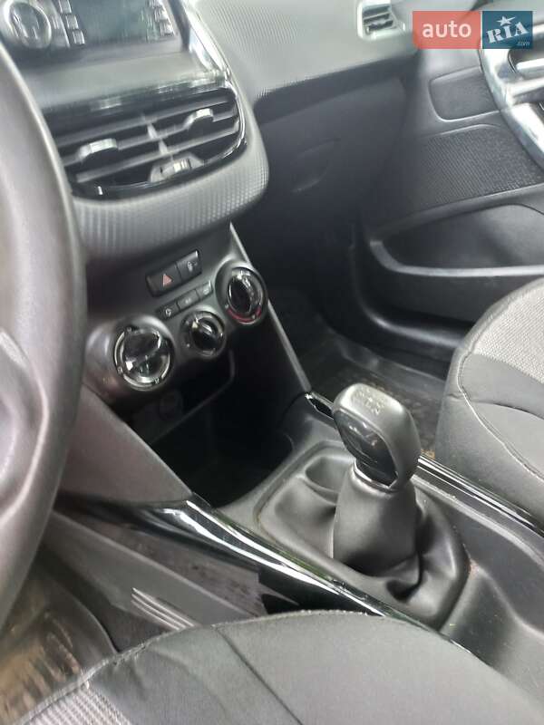 Позашляховик / Кросовер Peugeot 2008 2015 в Івано-Франківську