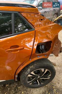 Позашляховик / Кросовер Peugeot 2008 2021 в 