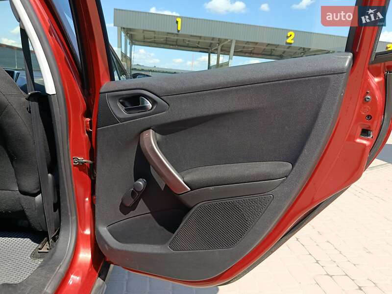 Внедорожник / Кроссовер Peugeot 2008 2014 в Ирпене фото 8 Внедорожник / Кроссовер Peugeot 2008 2014 в Ирпене