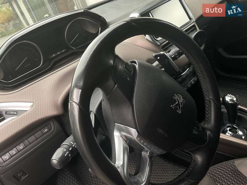 Внедорожник / Кроссовер Peugeot 2008 2013 в Киеве