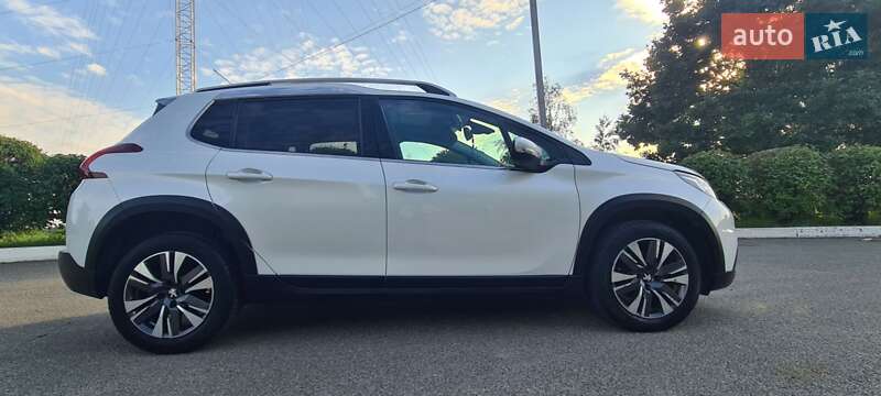 Позашляховик / Кросовер Peugeot 2008 2017 в Києві фото 3 Позашляховик / Кросовер Peugeot 2008 2017 в Києві