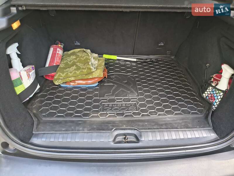 Позашляховик / Кросовер Peugeot 2008 2015 в Івано-Франківську фото 9 Позашляховик / Кросовер Peugeot 2008 2015 в Івано-Франківську
