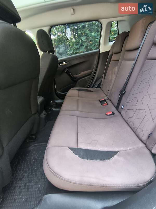 Позашляховик / Кросовер Peugeot 2008 2015 в Івано-Франківську фото 20 Позашляховик / Кросовер Peugeot 2008 2015 в Івано-Франківську