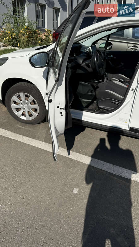 Позашляховик / Кросовер Peugeot 2008 2014 в Черкасах