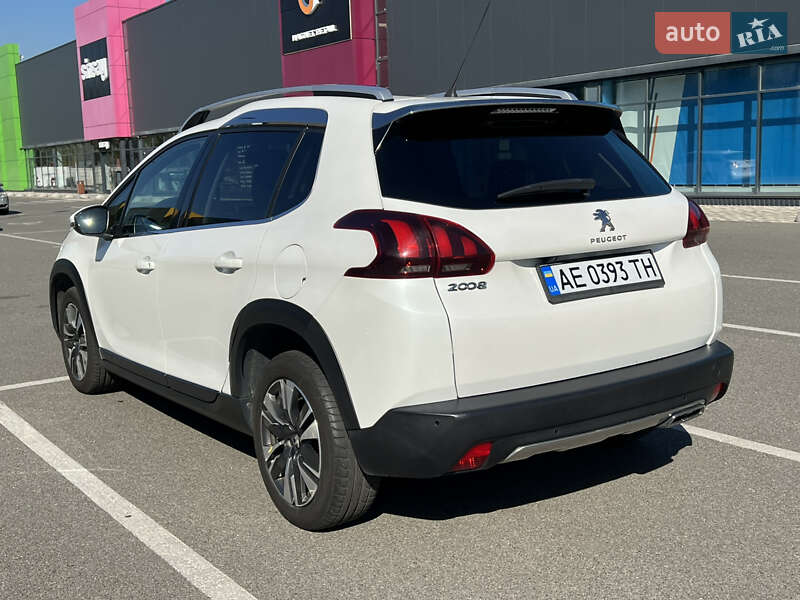Внедорожник / Кроссовер Peugeot 2008 2017 в Киеве