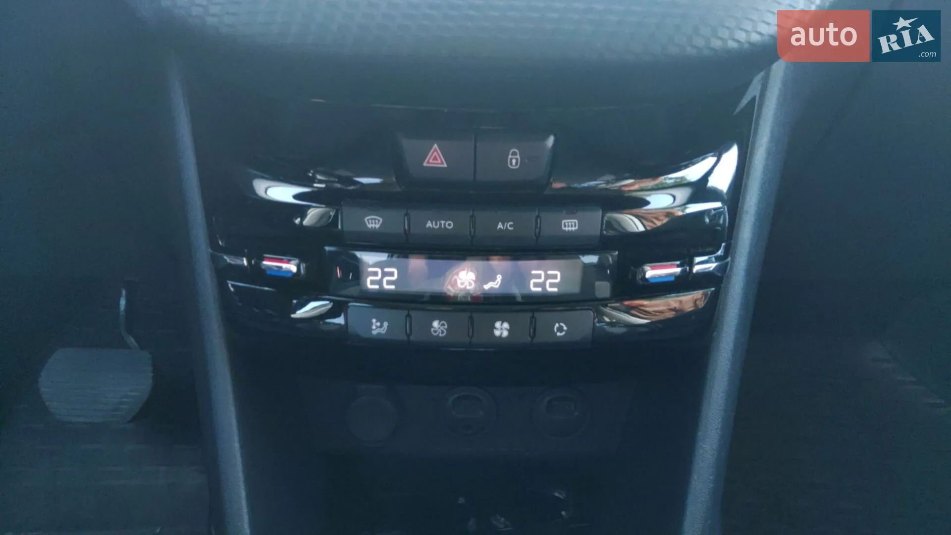 2014 Peugeot 2008 - мініатюра 13