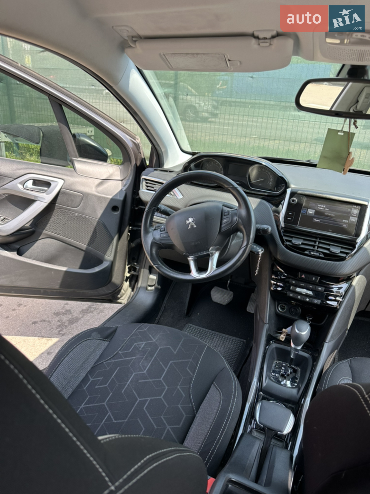 2017 Peugeot 2008 - мініатюра 10
