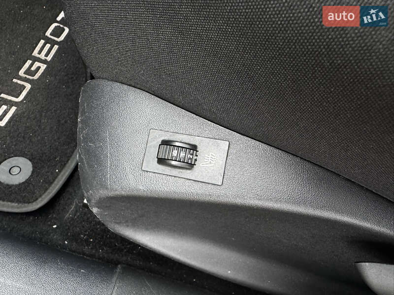 Позашляховик / Кросовер Peugeot 2008 2017 в Києві