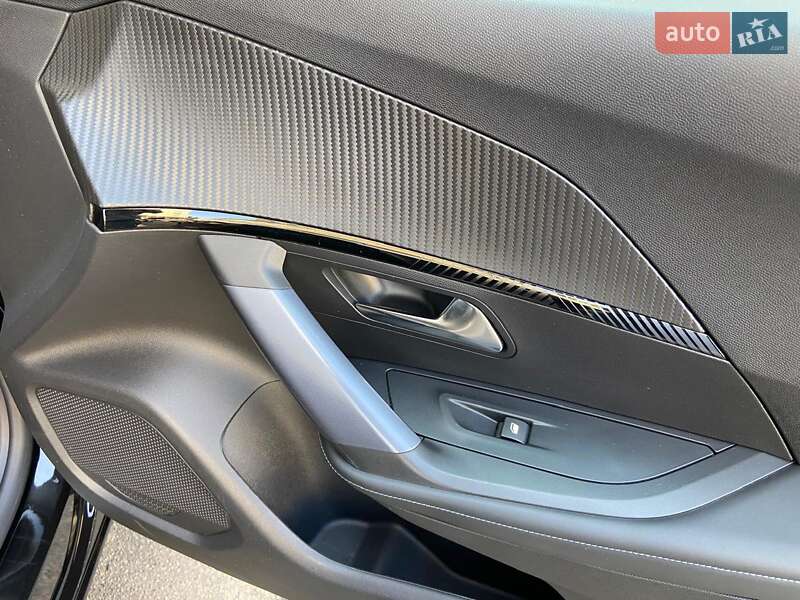 Внедорожник / Кроссовер Peugeot 2008 2020 в Киеве