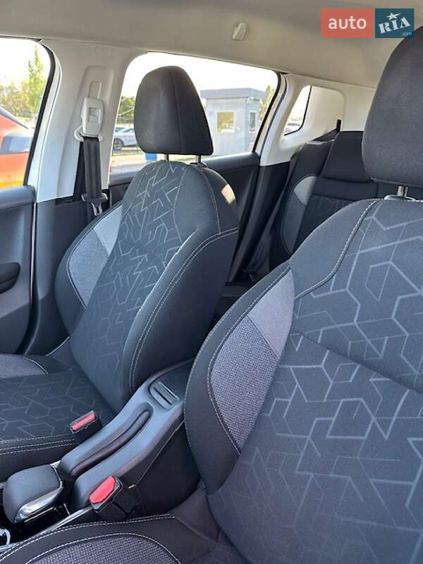 Внедорожник / Кроссовер Peugeot 2008 2017 в Киеве фото 5 Внедорожник / Кроссовер Peugeot 2008 2017 в Киеве