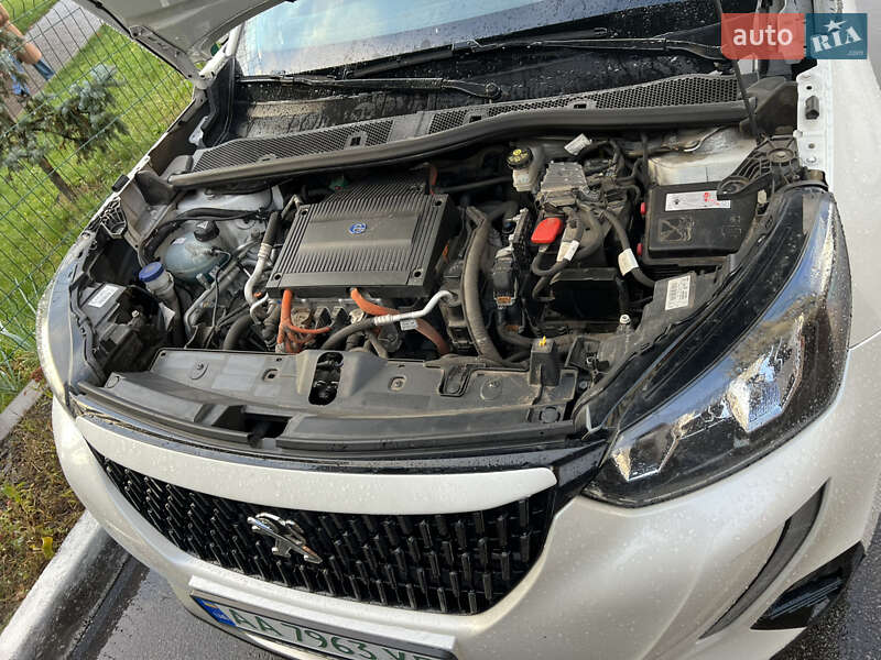 Позашляховик / Кросовер Peugeot 2008 2021 в Києві фото 11 Позашляховик / Кросовер Peugeot 2008 2021 в Києві