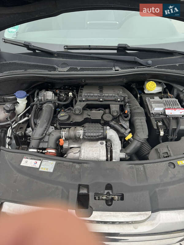 Внедорожник / Кроссовер Peugeot 2008 2015 в Киеве