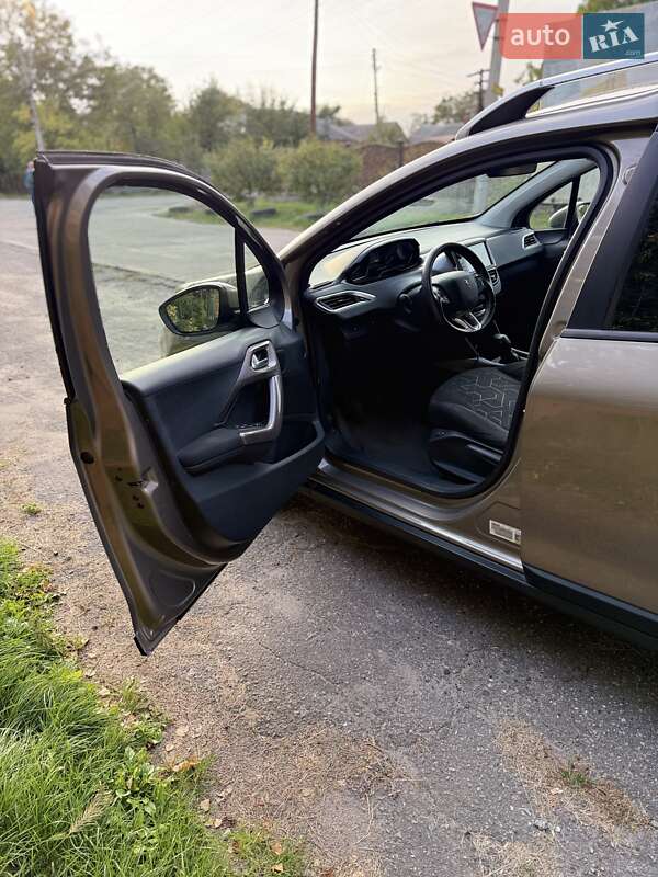 Позашляховик / Кросовер Peugeot 2008 2014 в Південному