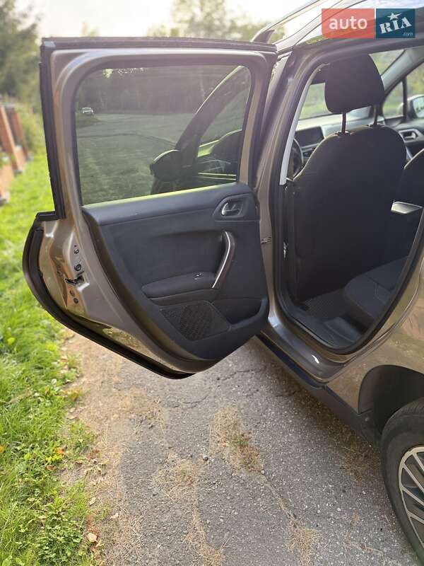 Позашляховик / Кросовер Peugeot 2008 2014 в Південному