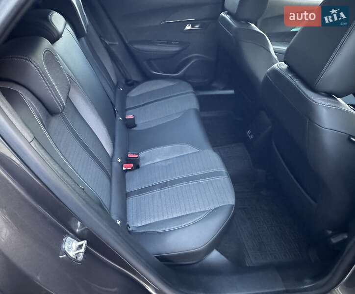 Внедорожник / Кроссовер Peugeot 2008 2021 в Киеве