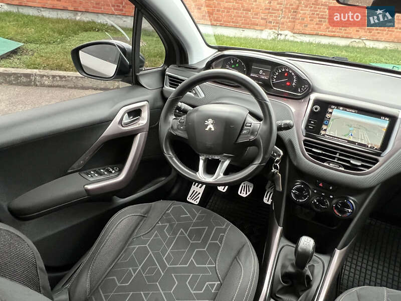 Внедорожник / Кроссовер Peugeot 2008 2015 в Дрогобыче