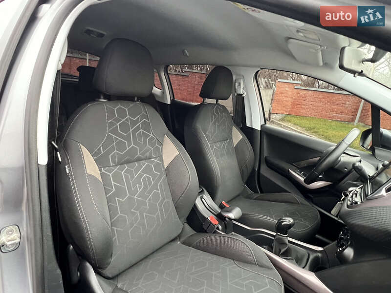 Внедорожник / Кроссовер Peugeot 2008 2015 в Дрогобыче