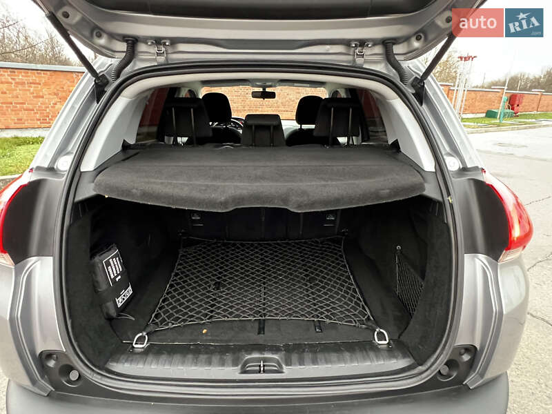 Внедорожник / Кроссовер Peugeot 2008 2015 в Дрогобыче