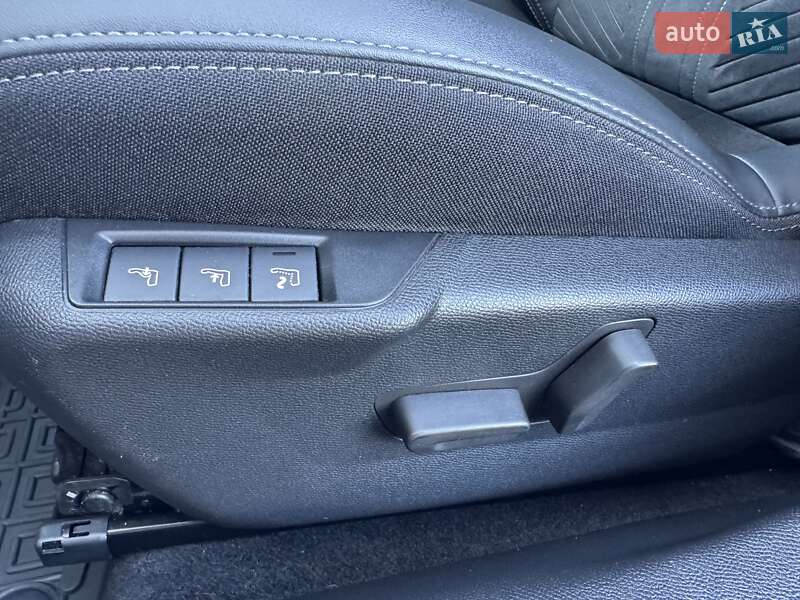 Внедорожник / Кроссовер Peugeot 2008 2023 в Киеве