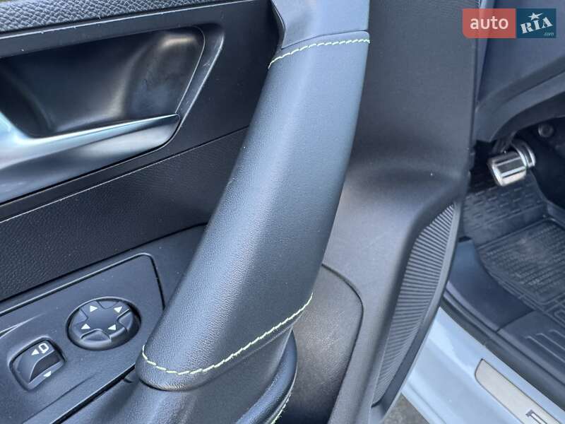 Внедорожник / Кроссовер Peugeot 2008 2023 в Киеве