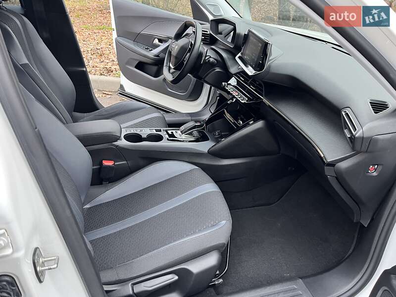 Внедорожник / Кроссовер Peugeot 2008 2020 в Киеве