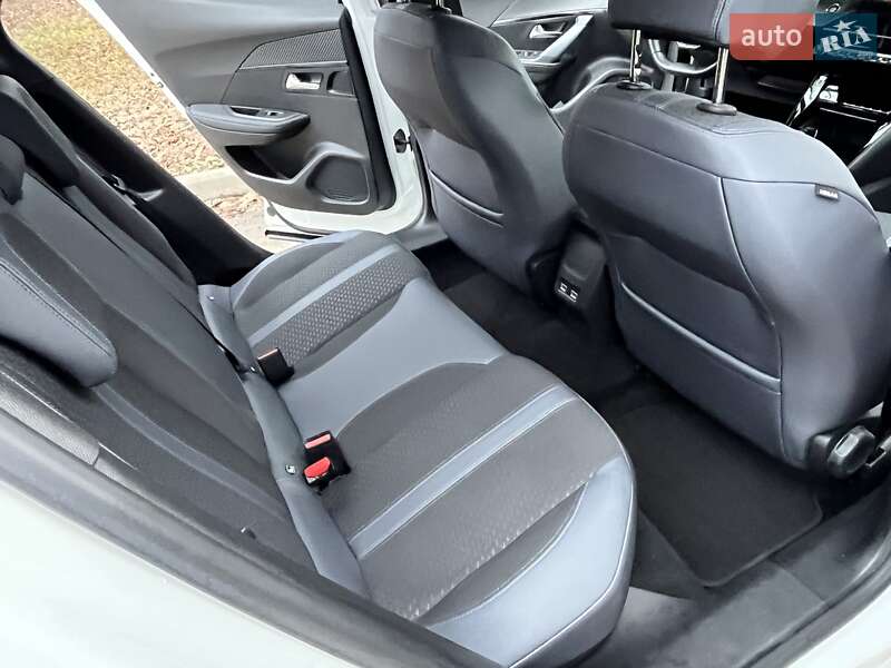 Внедорожник / Кроссовер Peugeot 2008 2020 в Киеве